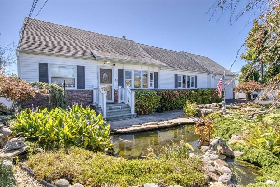 House for sale at 34 Heathcote Court in Shirley, NY